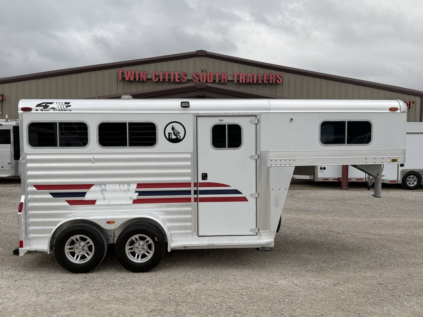 Used 2004 4-Star 2 Horse Gooseneck Horse Trailer