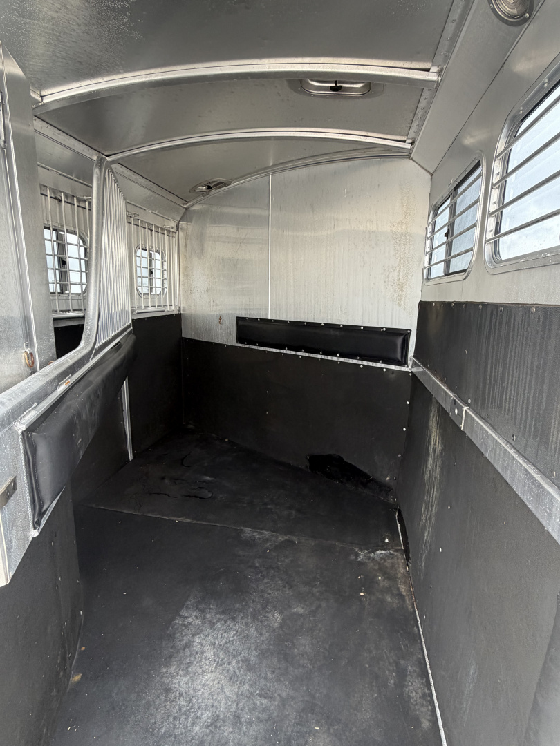 Used 2004 4-Star 2 Horse Gooseneck Horse Trailer