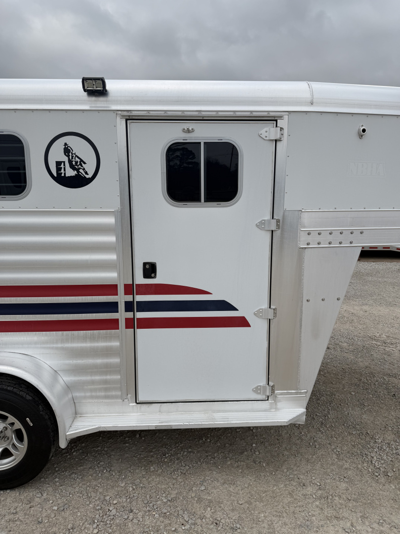 Used 2004 4-Star 2 Horse Gooseneck Horse Trailer