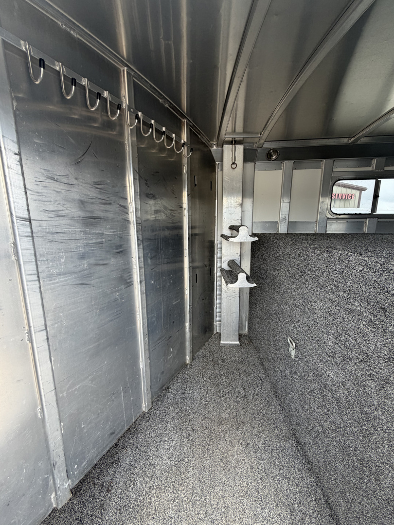 Used 2004 4-Star 2 Horse Gooseneck Horse Trailer