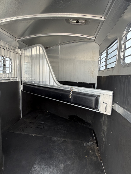 Used 2004 4-Star 2 Horse Gooseneck Horse Trailer