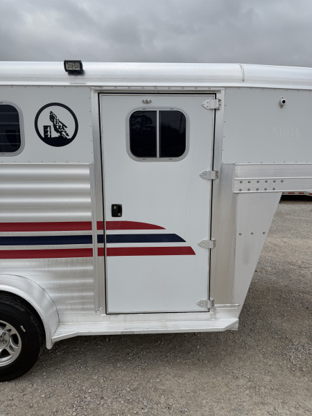 Used 2004 4-Star 2 Horse Gooseneck Horse Trailer
