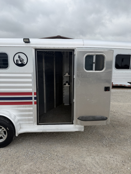 Used 2004 4-Star 2 Horse Gooseneck Horse Trailer