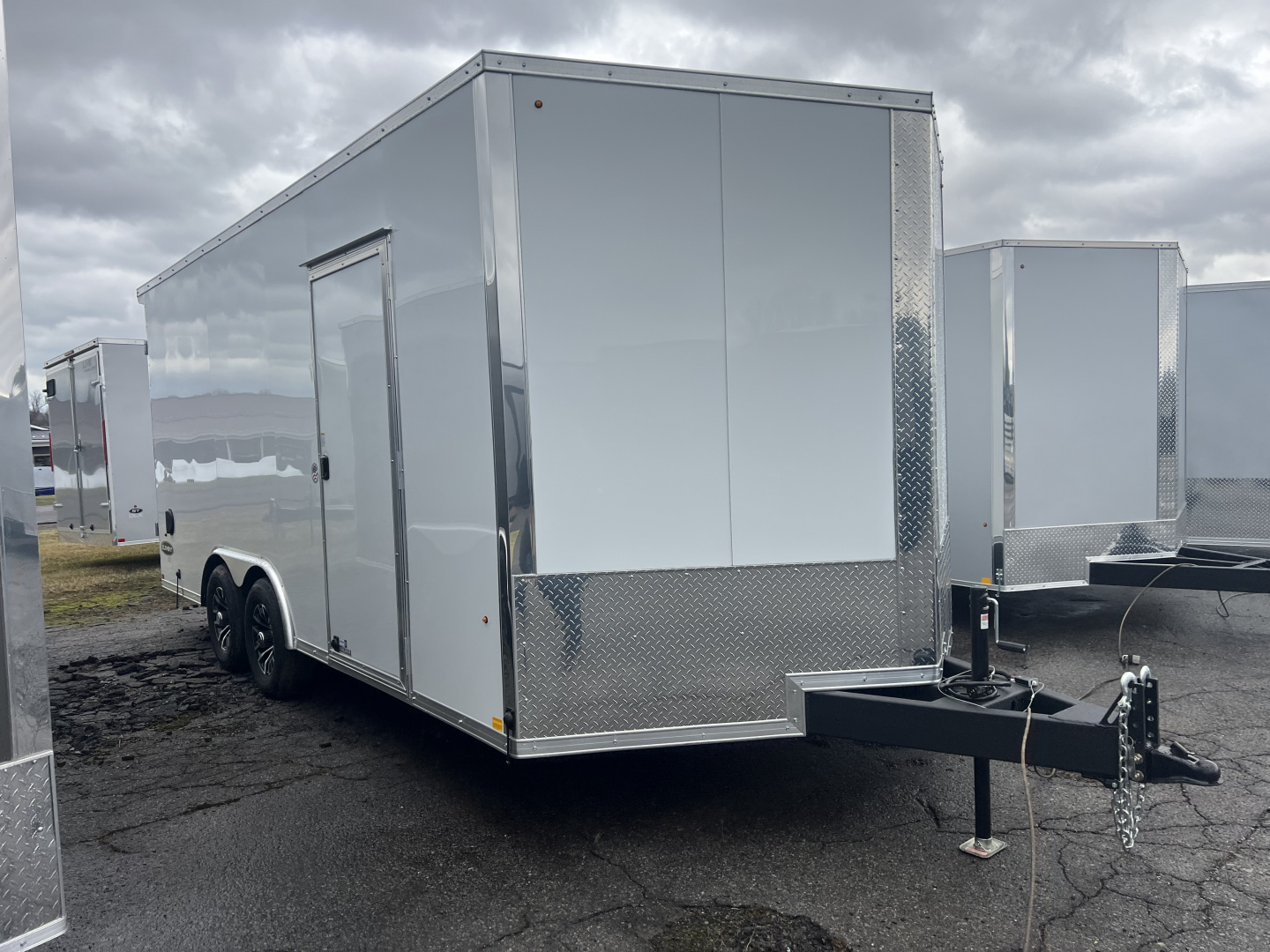 New 2026 Look Trailers 8.5X18 10K Element SE BARN DOOR Cargo / Enclosed Trailer