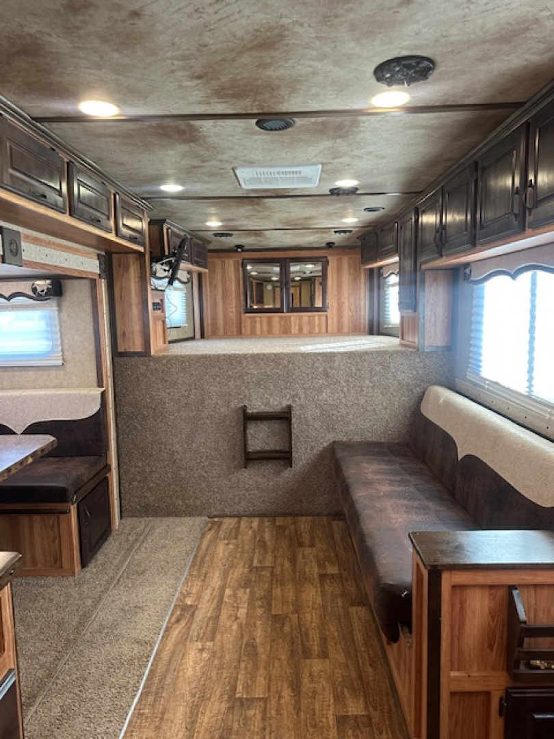 Consignment 2014 Trails West 3 Horse 15x19 Living Quarter