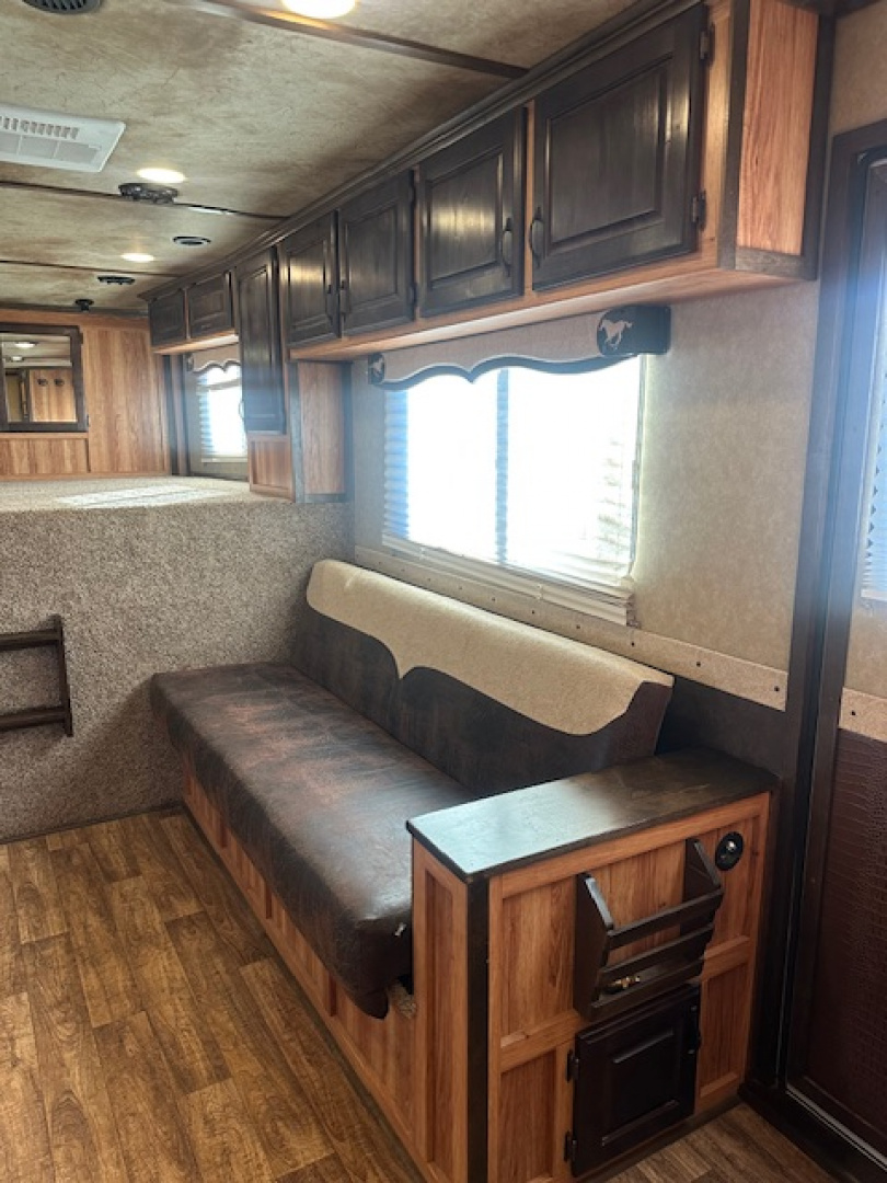 Consignment 2014 Trails West 3 Horse 15x19 Living Quarter