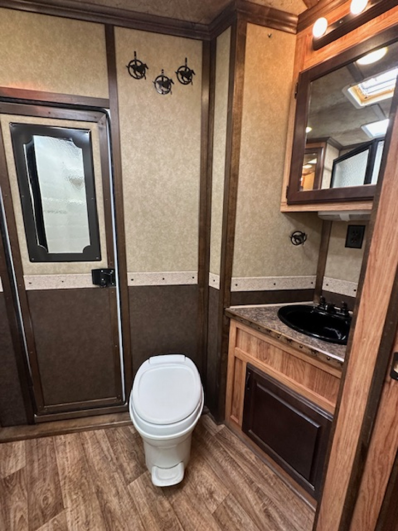 Consignment 2014 Trails West 3 Horse 15x19 Living Quarter