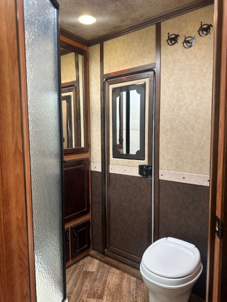 Consignment 2014 Trails West 3 Horse 15x19 Living Quarter