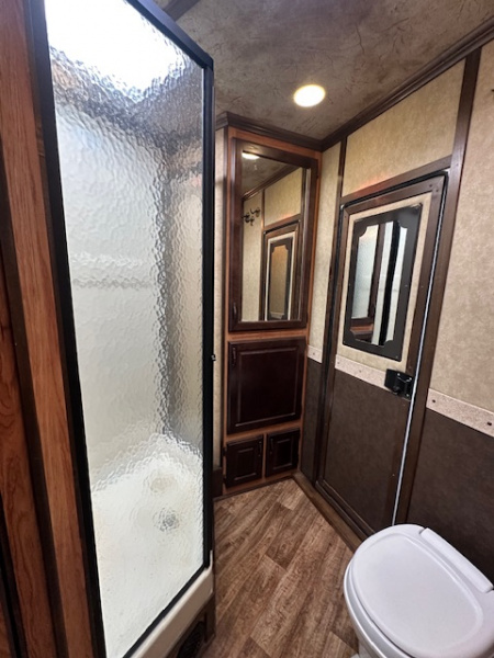 Consignment 2014 Trails West 3 Horse 15x19 Living Quarter