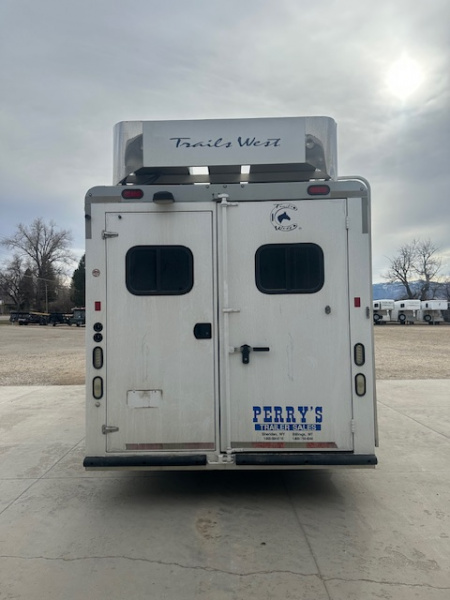 Consignment 2014 Trails West 3 Horse 15x19 Living Quarter
