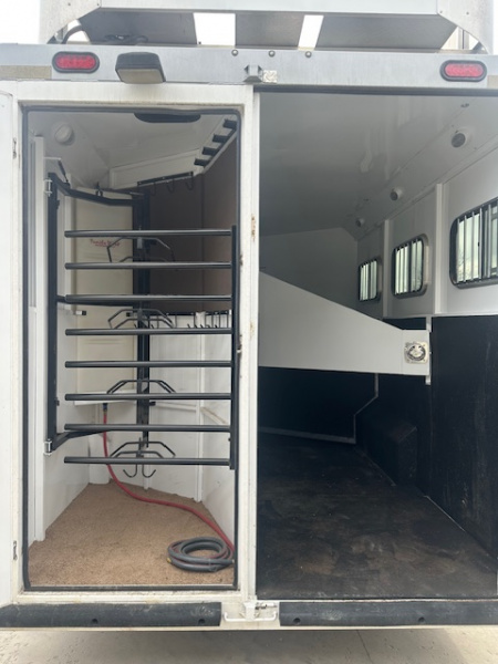Consignment 2014 Trails West 3 Horse 15x19 Living Quarter