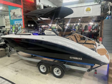New 2026 Yamaha Boats 252 SE Bowrider