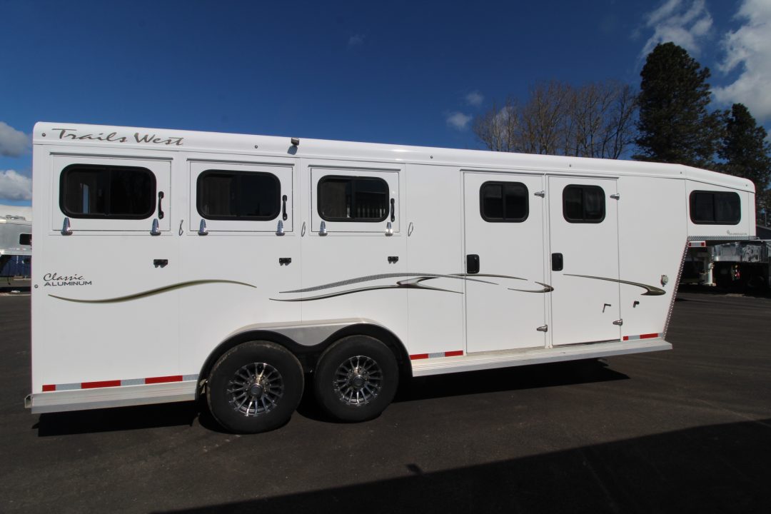Used 2020 Trails West Classic 5x5 Comfort pkg. "Either Load" 3 Horse Trailer - Drop Down Windows Both Sides - Full Height Divider