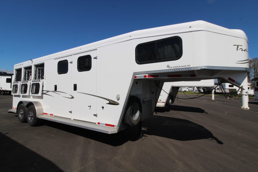 Used 2020 Trails West Classic 5x5 Comfort pkg. "Either Load" 3 Horse Trailer - Drop Down Windows Both Sides - Full Height Divider