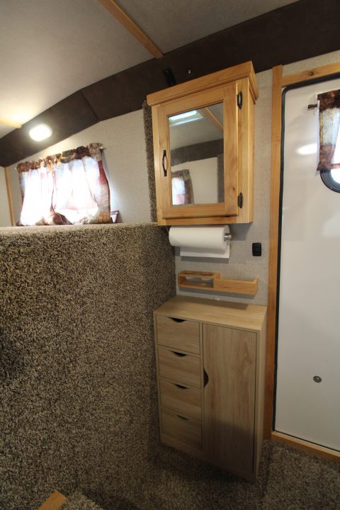 Used 2020 Trails West Classic 5x5 Comfort pkg. "Either Load" 3 Horse Trailer - Drop Down Windows Both Sides - Full Height Divider