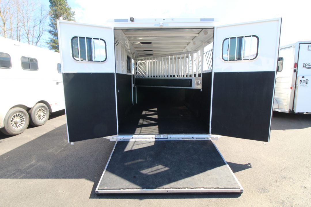 Used 2020 Trails West Classic 5x5 Comfort pkg. "Either Load" 3 Horse Trailer - Drop Down Windows Both Sides - Full Height Divider