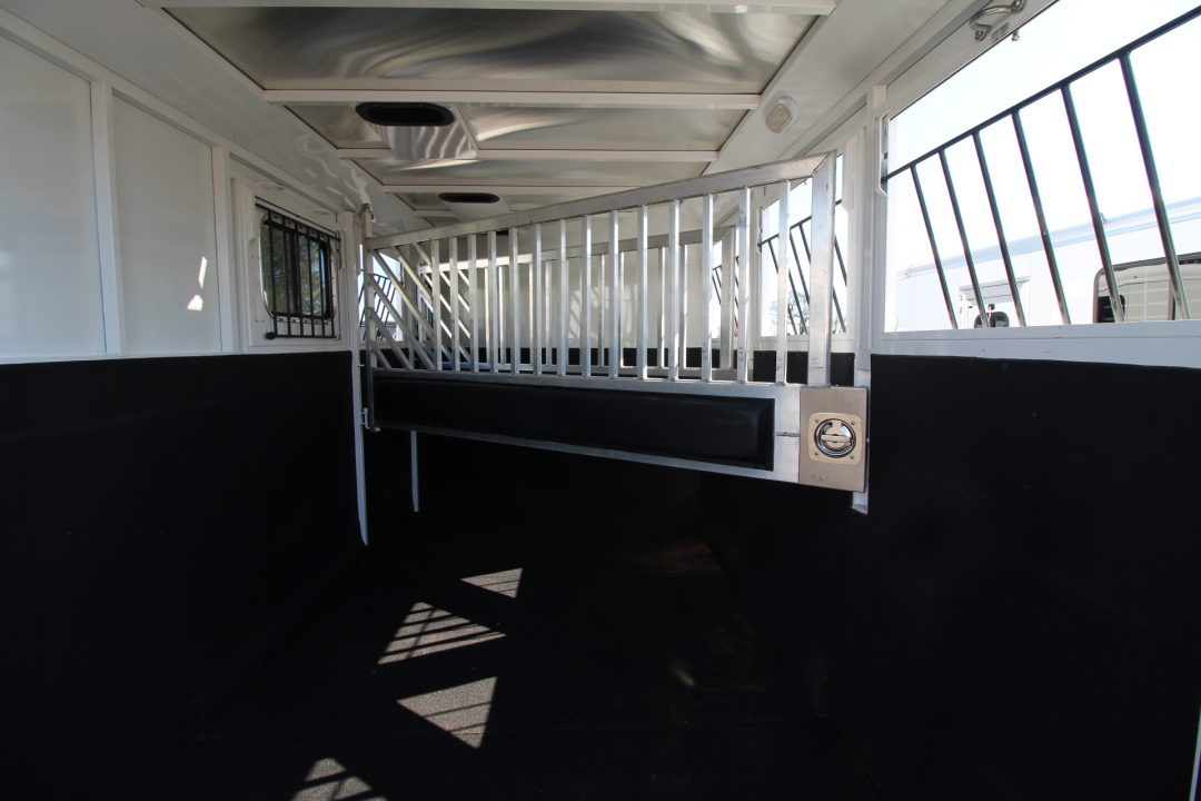 Used 2020 Trails West Classic 5x5 Comfort pkg. "Either Load" 3 Horse Trailer - Drop Down Windows Both Sides - Full Height Divider