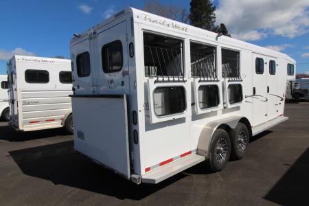 Used 2020 Trails West Classic 5x5 Comfort pkg.  Either Load  3 Horse Trailer - Drop Down Windows Both Sides - Full Height Divider