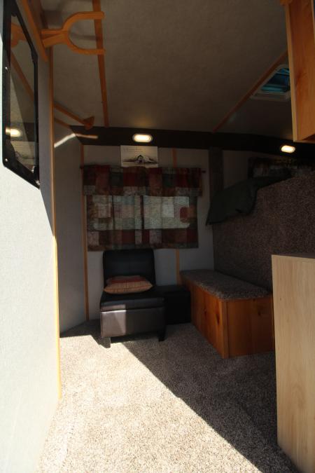 Used 2020 Trails West Classic 5x5 Comfort pkg. "Either Load" 3 Horse Trailer - Drop Down Windows Both Sides - Full Height Divider