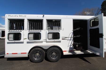 Used 2020 Trails West Classic 5x5 Comfort pkg. "Either Load" 3 Horse Trailer - Drop Down Windows Both Sides - Full Height Divider