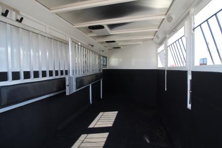 Used 2020 Trails West Classic 5x5 Comfort pkg. "Either Load" 3 Horse Trailer - Drop Down Windows Both Sides - Full Height Divider