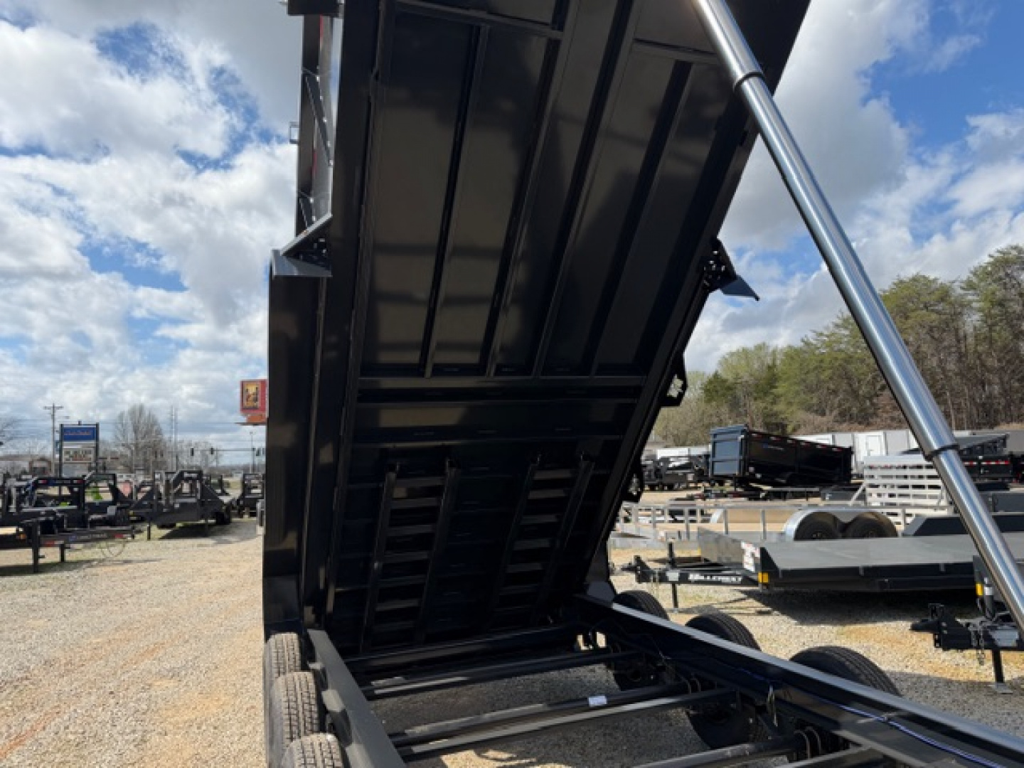 New Hillcrest Dump 7x16 21,000 GVWR 40" BP W/ HD Tube Ramps