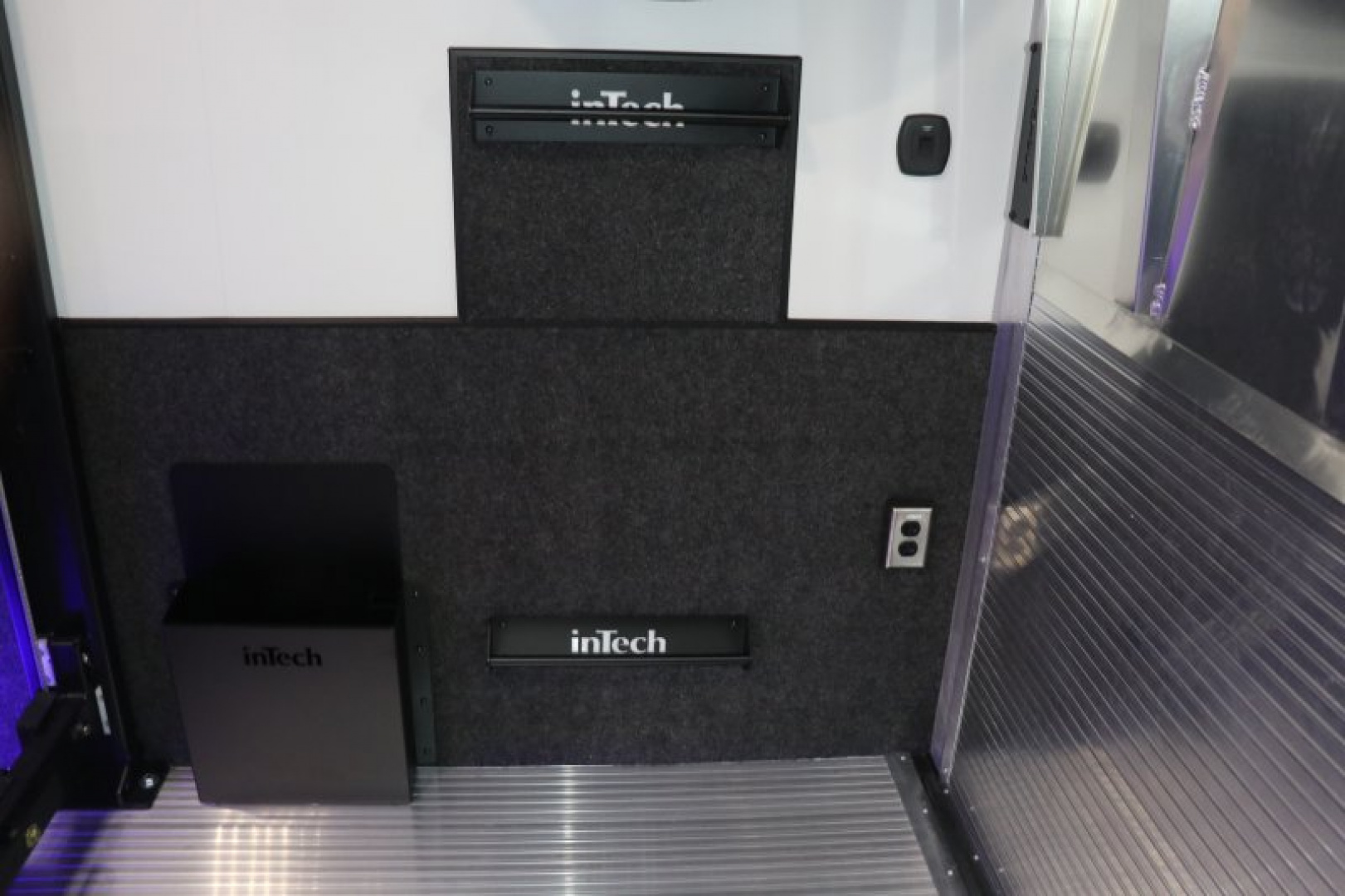 New In-Tech Lite 8.5x32 Stacker Race Trailer-21K - White W/ L Base Cabinet, Winch & WW Cabinet
