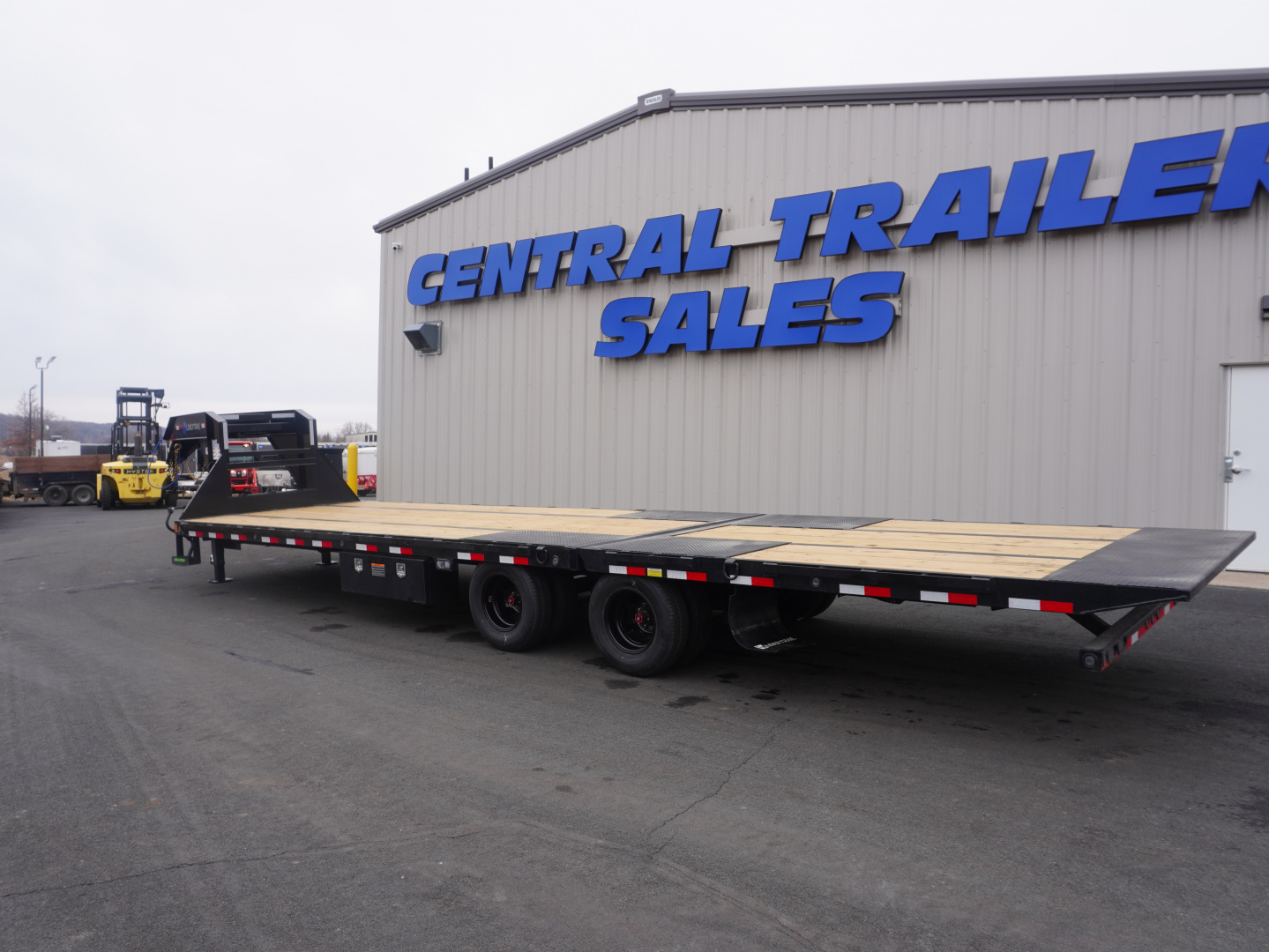 New 2026 Load Trail 102"x32' Low-Pro Gooseneck