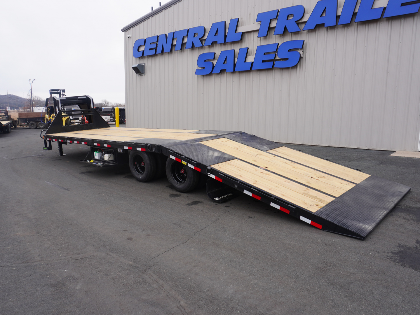 New 2026 Load Trail 102"x32' Low-Pro Gooseneck