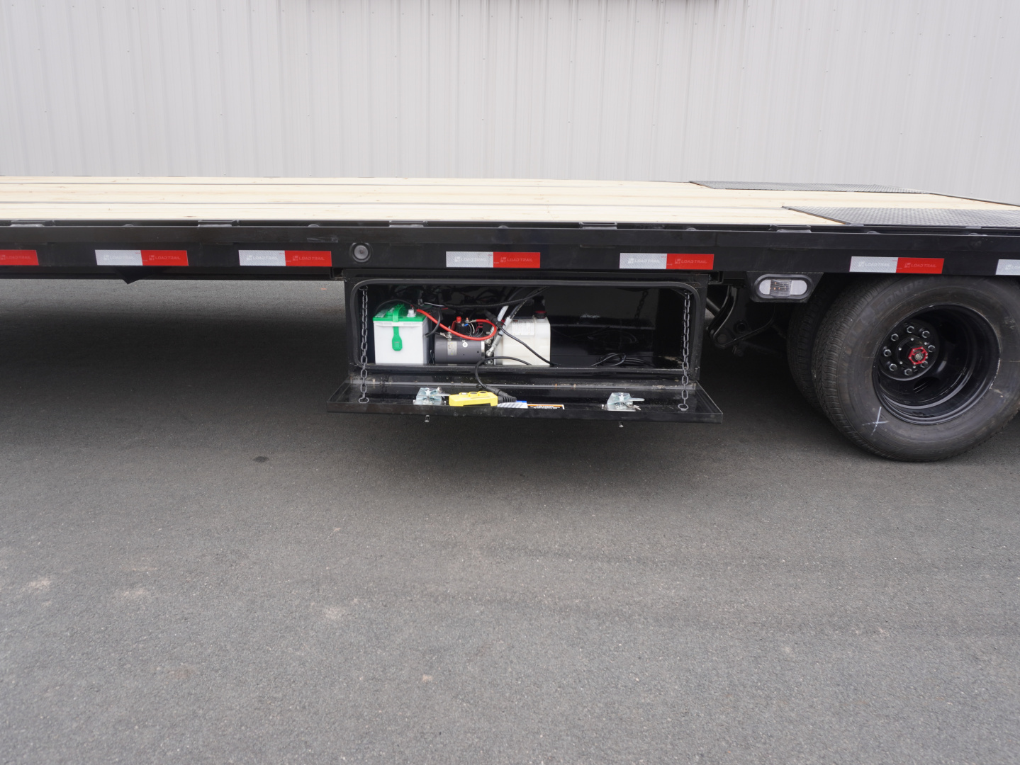 New 2026 Load Trail 102"x32' Low-Pro Gooseneck