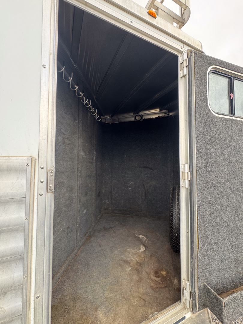 Used 2005 Bloomer 4H BP Horse Trailer