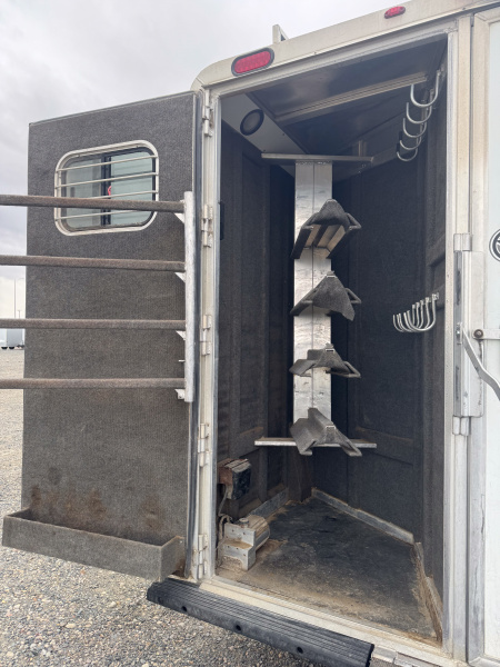 Used 2005 Bloomer 4H BP Horse Trailer