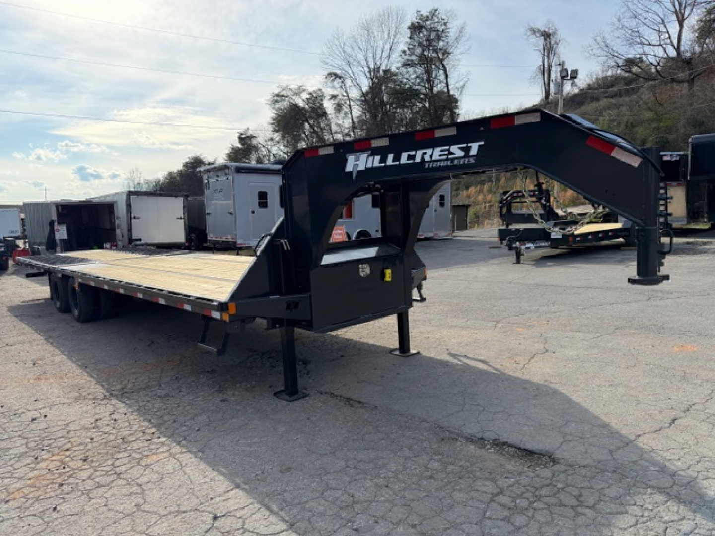 New HillCrest Gooseneck 20+12 Auto Latching Hydraulic Dovetail- 25.9K