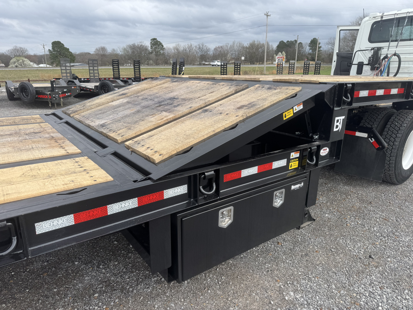 New 2026 Behnke 9.5'X38' 40 Ton Step Deck AIR RAMPS