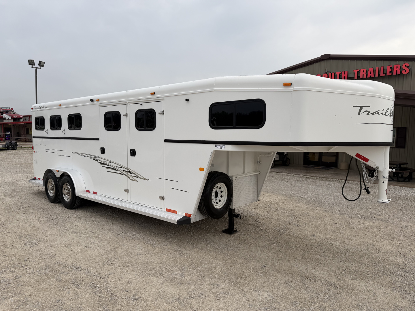 Used 2008 Trails West 3 Horse Gooseneck With Mid Tack Horse Trailer