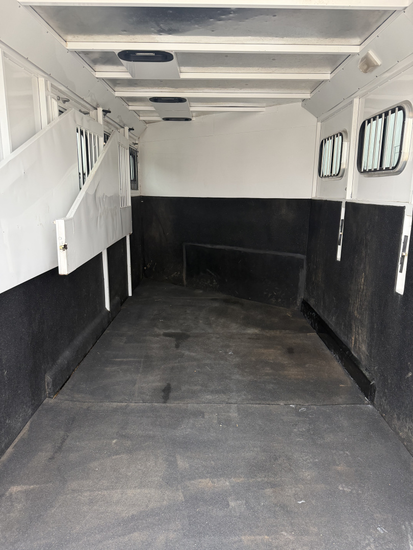 Used 2008 Trails West 3 Horse Gooseneck With Mid Tack Horse Trailer