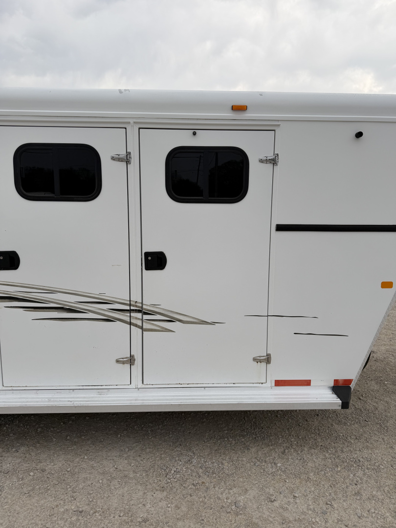 Used 2008 Trails West 3 Horse Gooseneck With Mid Tack Horse Trailer