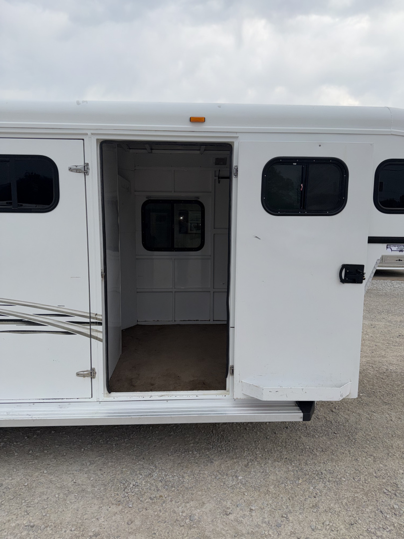 Used 2008 Trails West 3 Horse Gooseneck With Mid Tack Horse Trailer