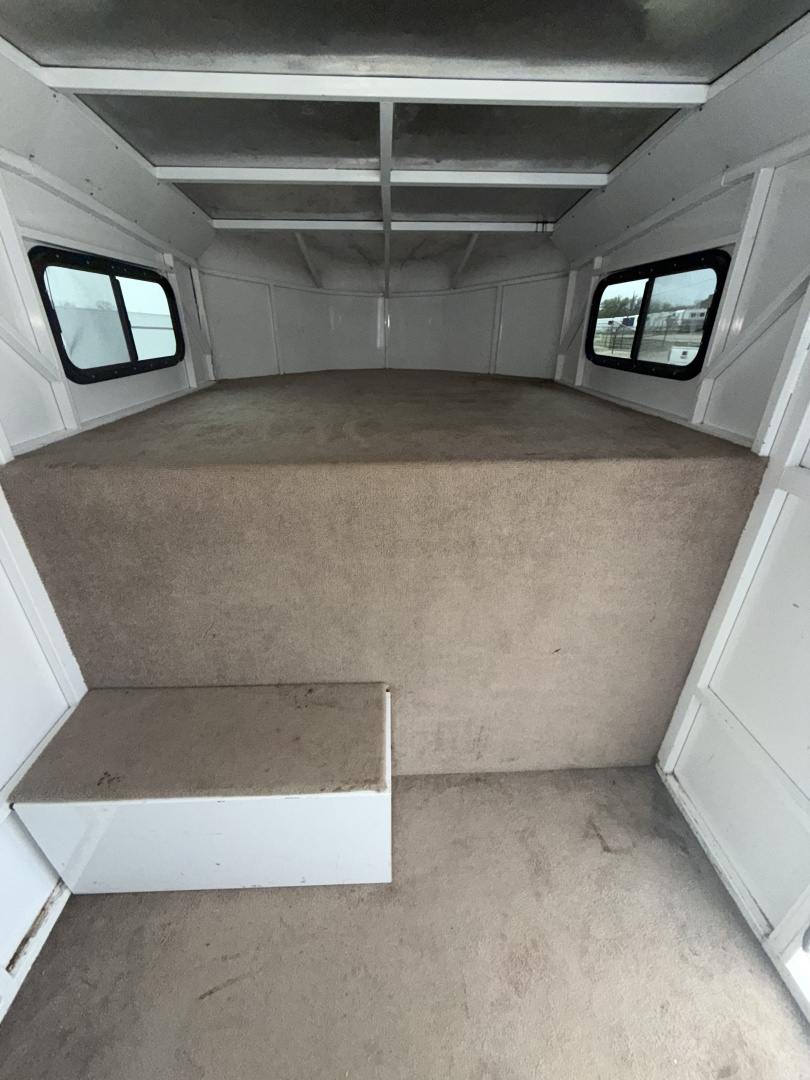Used 2008 Trails West 3 Horse Gooseneck With Mid Tack Horse Trailer