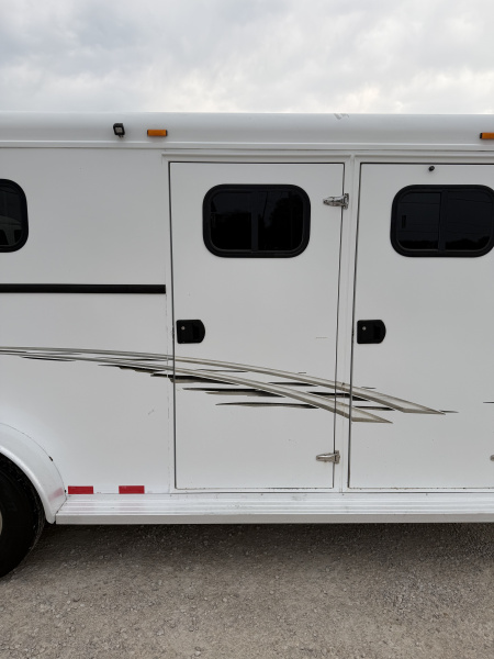 Used 2008 Trails West 3 Horse Gooseneck With Mid Tack Horse Trailer