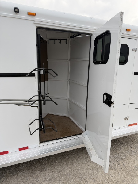 Used 2008 Trails West 3 Horse Gooseneck With Mid Tack Horse Trailer