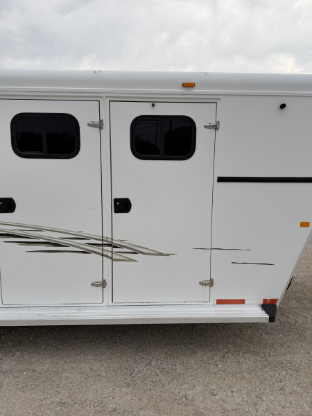 Used 2008 Trails West 3 Horse Gooseneck With Mid Tack Horse Trailer