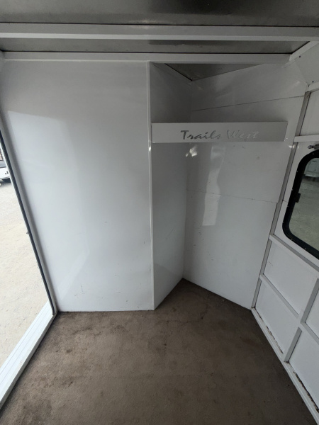 Used 2008 Trails West 3 Horse Gooseneck With Mid Tack Horse Trailer