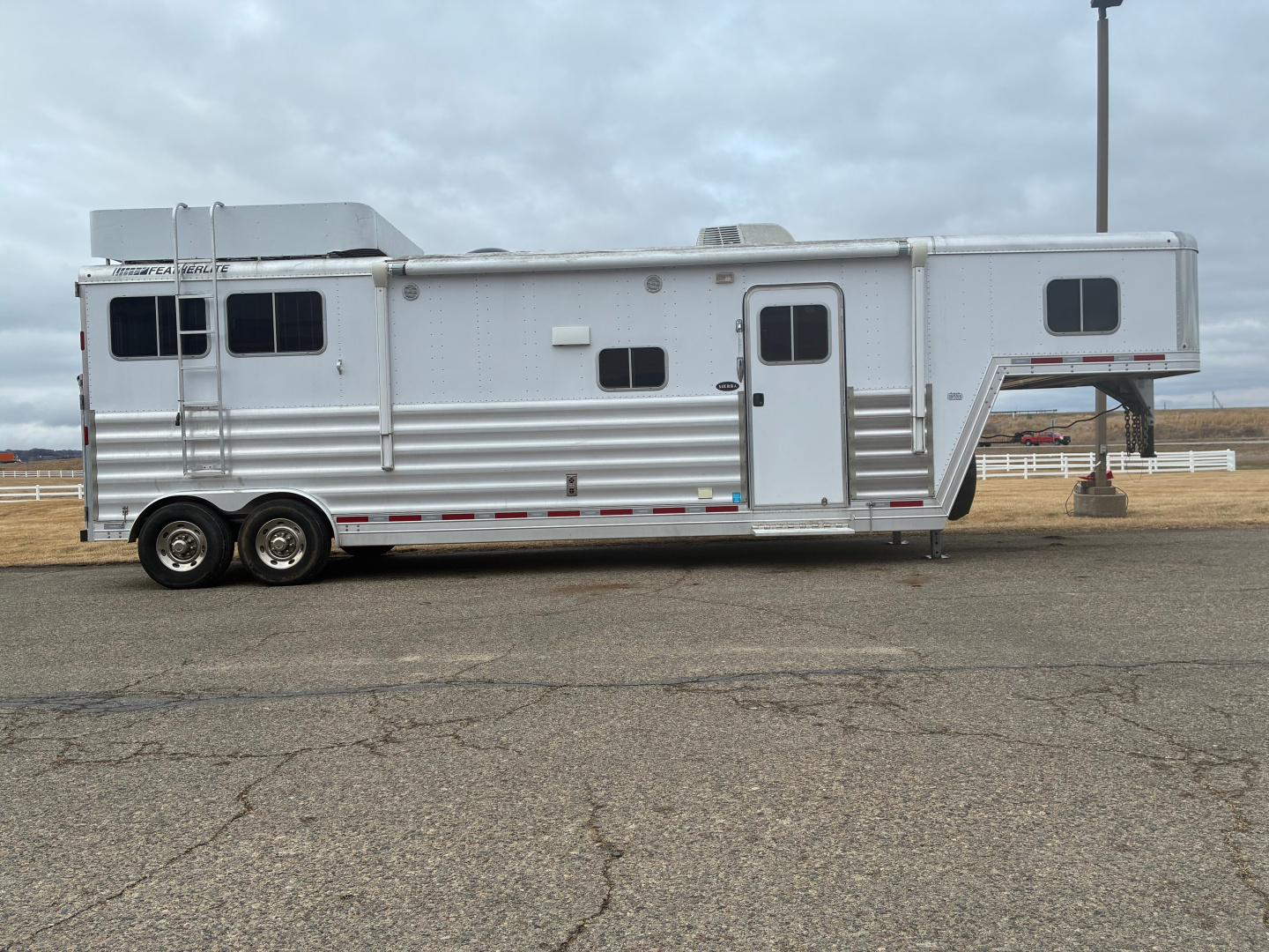 Used 2015 Featherlite Trailers 2H LQ Horse Trailer