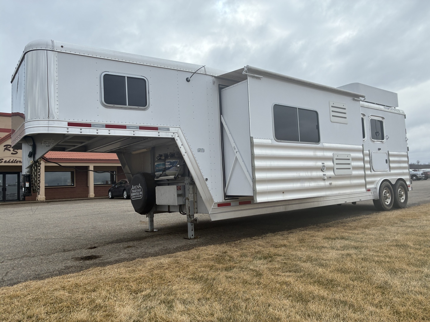 Used 2015 Featherlite Trailers 2H LQ Horse Trailer