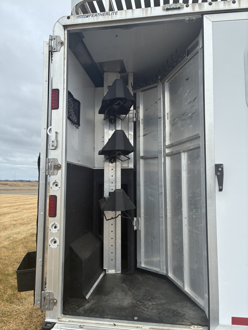 Used 2015 Featherlite Trailers 2H LQ Horse Trailer