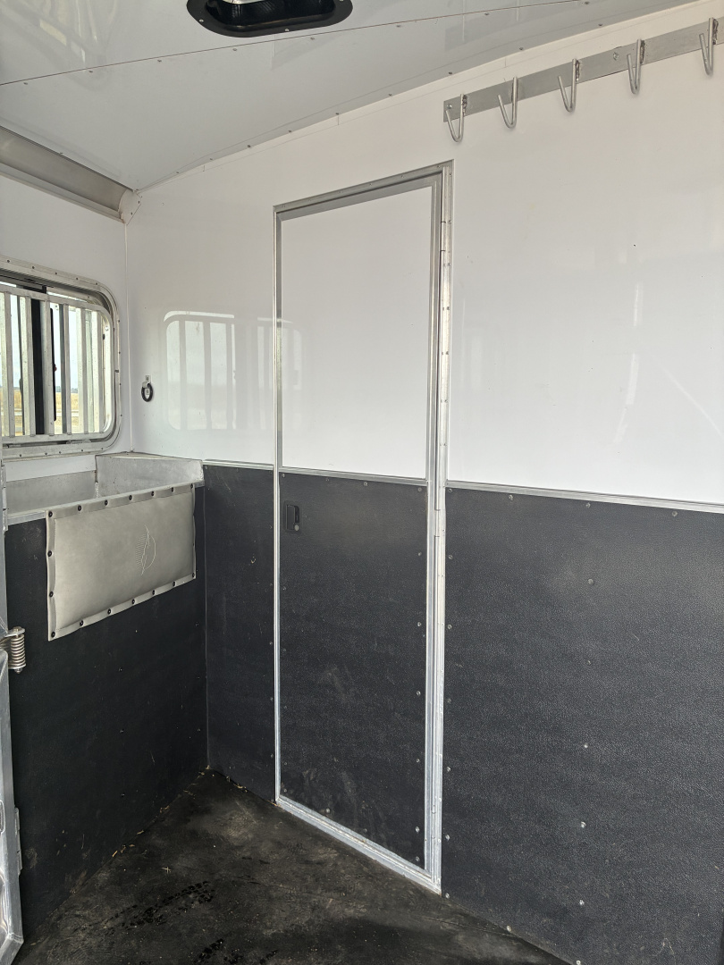 Used 2015 Featherlite Trailers 2H LQ Horse Trailer