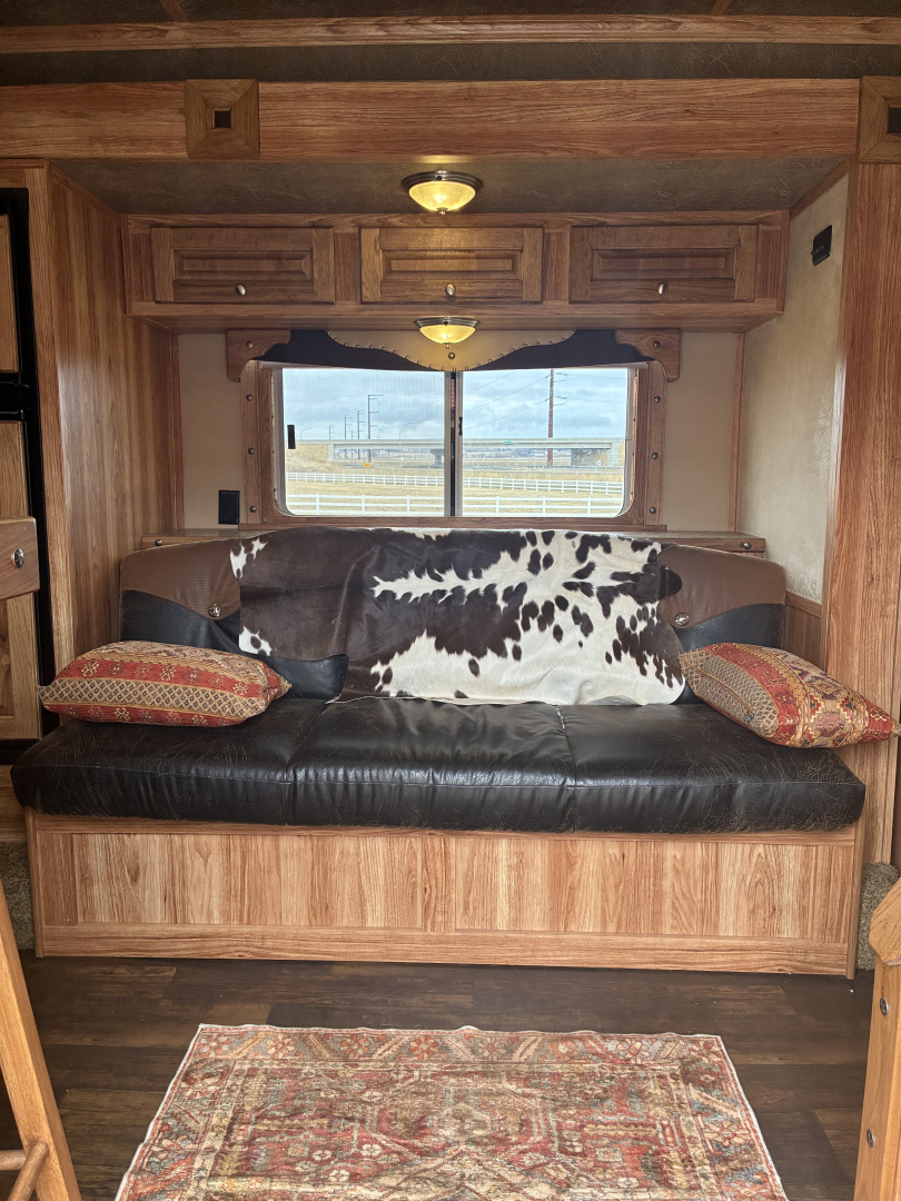 Used 2015 Featherlite Trailers 2H LQ Horse Trailer