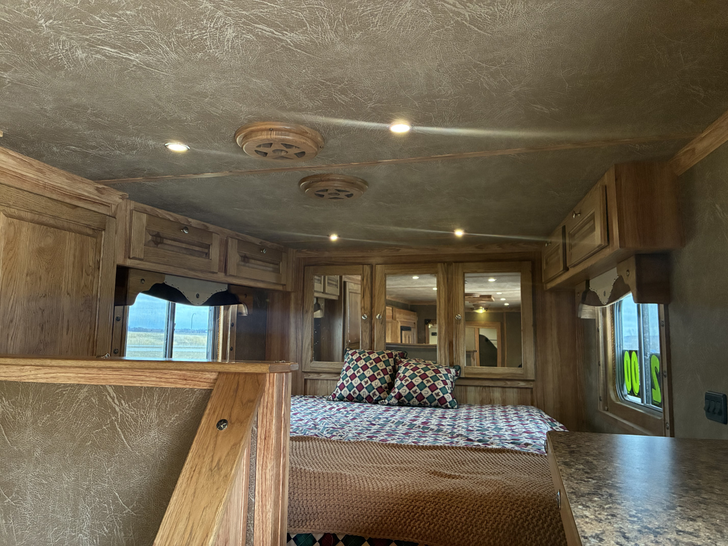 Used 2015 Featherlite Trailers 2H LQ Horse Trailer