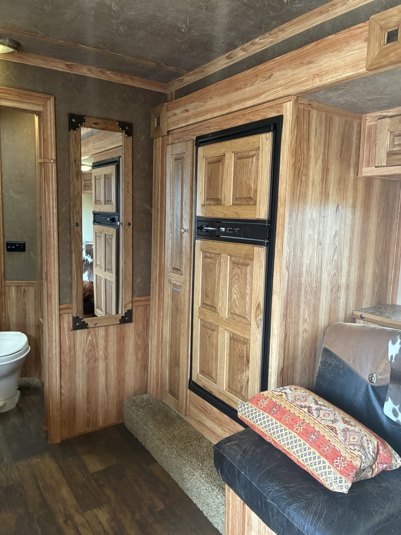 Used 2015 Featherlite Trailers 2H LQ Horse Trailer